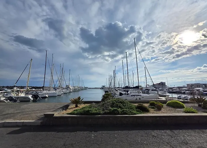 Bord De 4p Avec Parking Appartamento Agde