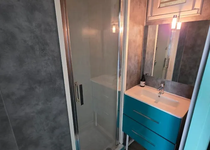 Bord De 4p Avec Parking Agde